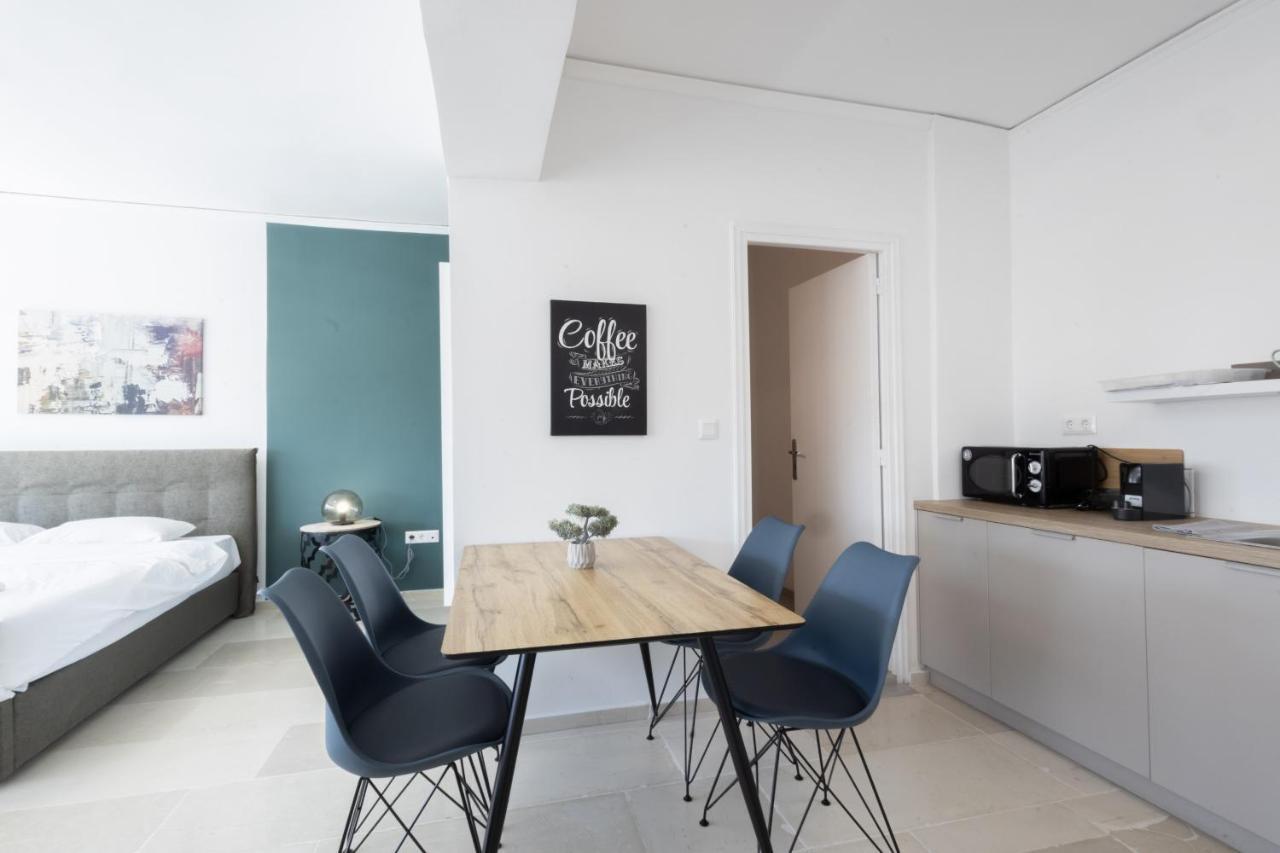 Hip And Fun Apt B Athens Exterior photo
